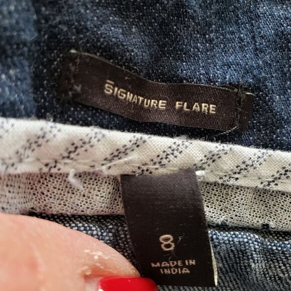 Talbots Signature Flare Woman Size 8 Dark Wash Denim with Stretch 9.5" rise - Picture 6 of 7